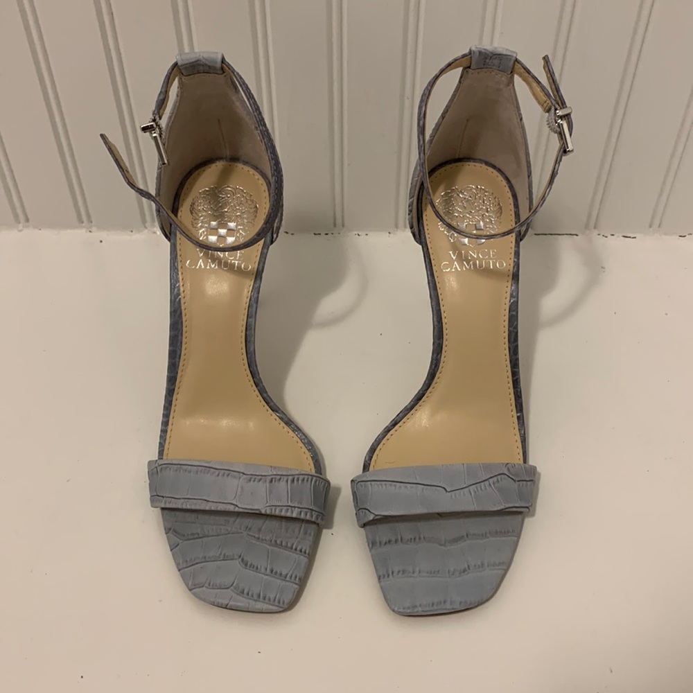 Vince Camuto blue heels size 7